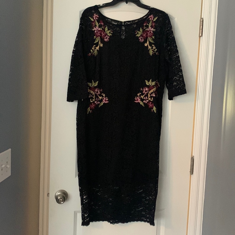 Beautiful Thalia sodi Black lace embellished midi dress w/lining 3/4 sleeve